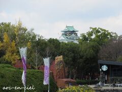 久しぶりの大阪城公園。
コロナ前は、外国人ばかりだったので、すっかり足が遠のいていました。
いつの間にか、スタバも出来ていて、ビックリ(*_*)。

公園の中をおさんぽしながら、ホテルに向かいます。