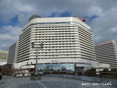 本日宿泊する「ホテルニューオータニ大阪」は、大阪ビジネスパークの中にあります。

1986年9月1日開業。
18階建て、客室525室。