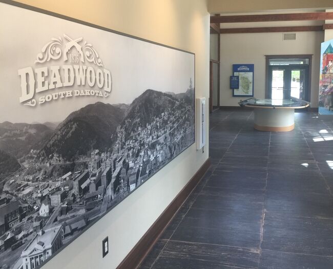 ウエルカムセンターに入ると歴史のある町の古い写真<br /><br />Deadwood Welcome Center<br />501 Main St<br />Deadwood, SD 57732<br />
