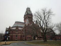 近くのハーバード大学キャンパス内を散歩。ハーヴァード大学記念教会