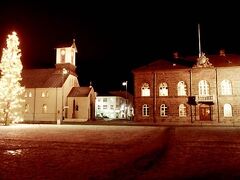 首都・レイキャビクにあるアイスランドの議会、アルシングです。
これは、世界で一番長く続いている議会だそうです。

隣にある教会は、ドゥムキルキャン教会です。
