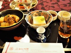 　夕方近くなり夕食を予約してあるお店に。「かも川本館」(  https://www.kamogawakan.com/room/main.html   )