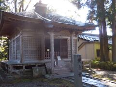 　薬師堂。中尊寺の建物の多くは江戸時代後期から明治に再建されたものです。