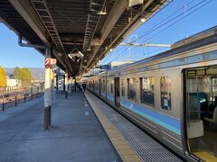 2駅先の石和温泉で途中下車。
この旅最後のミッションである初風呂に入ります。