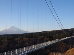 公式HPに載ってる、吊り橋の下から富士山を望む写真は一体どこから撮影したんだろう?!って感じだったので、私はフツーに吊り橋の奥に富士山が見える写真を撮りました。