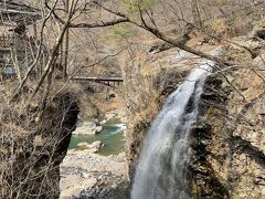 虹見の滝
本当にうっすら虹がかかって見えました。