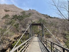 目的の折り返し地点に到着。
この先も歩いていけたり、温泉宿がありますが、私たちはここで折り返します。