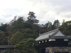 高知駅に到着。早速、城タッチです。