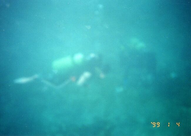 ユーカク・チャネルで潜るダイバー。