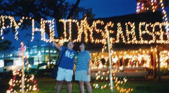 コロールの国会議事堂周囲の電飾。