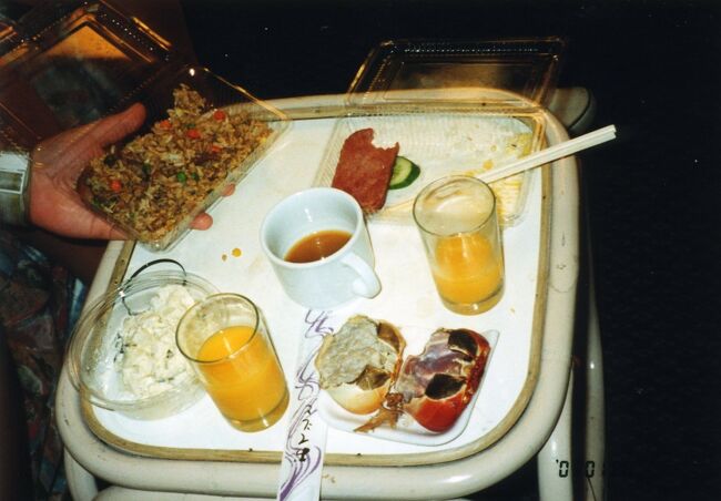 ビールがないから多分朝食。仕入れ先はヤノ。右下にあるのが郷土料理のウカエブ。