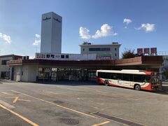 たどり着いたのが、北陸鉄道石川線の始発駅・野町駅。
駅前にバスが停まっているが、さっきの大通りからバス通りもある。
今回はあえて裏道を歩いてみました（笑）