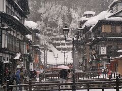 昼食後、ゆっくり温泉街を観光
あいにくの天気でほぼ雪が降っていた