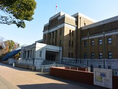 上野公園にやってきました。国立科学博物館の横を通って、