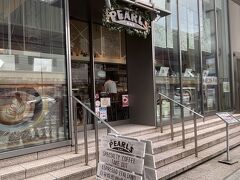 姪っ子との待ち合わせはこちらのカフェ。

リアル過ぎるスイーツで話題のお店です。

姪っ子は春に就職して大阪に引っ越して行きましたが、コロナ禍で仕事がほとんどないのだそう。
その為、しょっちゅう帰って来ているので久し振り感はありません(^^;;

★PEARLS
https://cafe-pearls.net/