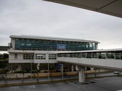 空港前の道路を渡った先がゆいレールの"那覇空港駅"です。

見事に3日間、雨か曇りでした。()