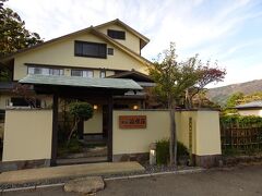 桐谷箱根荘さんに到着です。
チェックインもお部屋までの案内も外国人の方でした。
私達が宿泊したのはこちらの建物ではなく

