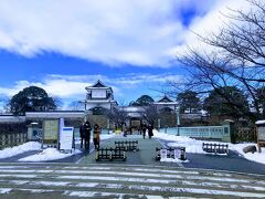 兼六園を出て香林坊方面へ。途中の金沢城