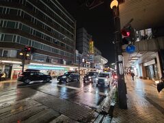 本日の宿泊は金沢駅近くのアパホテル

思った以上に都会で車が多くて駐車場入れるのに苦労しました