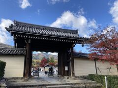 やっと天龍寺に到着。総門を入ります。