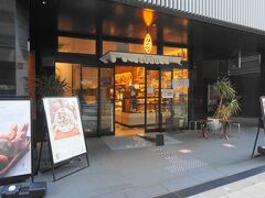 パンカラト ブーランジェリーカフェは、ミシュランの星を獲得する「フレンチレストラン リュミエール」の唐渡シェフプロデュースのお店です。
ザロイヤルパークキャンパス大阪北浜１Fにあります。