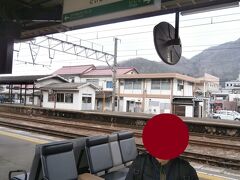 新見駅に到着しました。すべての列車が停車する主要駅で姫新線、芸備線の乗換駅です。

 岡山11:05→12:07新見（やくも9号）