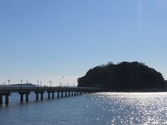 竹島・・・GAMAGORIのパワースポット

島全体が天然記念物

竹島橋を渡ると、日本七弁天のひとつ竹島弁天がまつられた竹島に到着

開運、安産、縁結びのご利益があり、恋愛のパワースポットとしても有名

遊歩道が整備されていて、海岸線歩けるのも魅力

島内には、5つの神社が祀ってあり、30分くらいの散策とともに、清らかな気持ちになれるスポットです