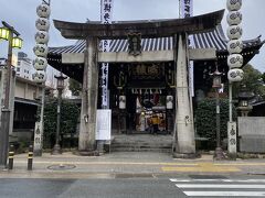 小雨が降ってるかな～微妙でしたが、傘なしで歩いて櫛田神社へ。