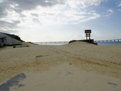 橋から見えたビーチ、
与那覇前浜ビーチへ。