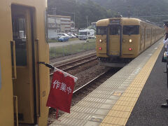 途中の糸崎駅で増結タイム。