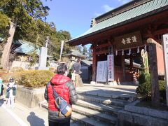 はじめに、清澄寺を訪れました。日蓮聖人が若き頃に修行したお寺です。