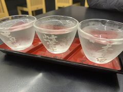 出雲市駅構内のお蕎麦屋さんで地酒飲み比べセット
左から七冠馬・出雲富士・李白