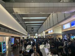 6：50
今回の旅行も羽田空港からスタート！
空港にはかなり人が戻っていて混雑していました。