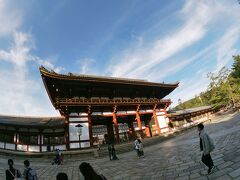 東大寺に入るには中門からではなく、中門の左にある小さな入口から入ります。
拝観料は600円でした