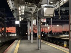 JR出雲市駅到着　18時近くになっていたのに
素晴らしい夕焼け