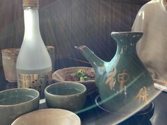 小泉八雲邸ちかくのお蕎麦屋さん「神代」で
蕎麦味噌、鳥煮をつまみに地酒「豊の秋」を