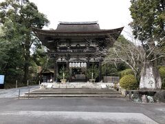 三井寺に着きました

正面は大門

家康によって伏見城から移築された