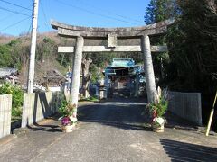 白峯寺を目指す途中にあった高家神社です。