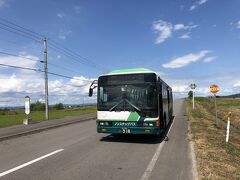 歩いて旭川駅。
観光案内所で割引チケットを見繕いつつ今日のスケジュールを確認。
上野ファームと旭山動物園を予定していたが、まず上野ファームから攻略することに。