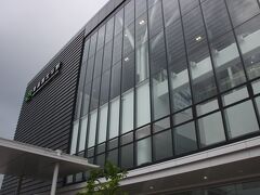 大沼公園から新函館北斗は一駅ですから、すぐに着きます。
新函館北斗駅は4月にも訪れており、まさか4か月後に再び訪れるとは思ってもいなかったです。