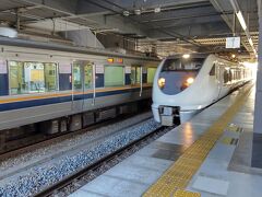 JR特急こうのとり城崎行に乗って福知山まで行きます。昔の北近畿の呼び名が馴染みあります。白い車体に赤のラインは変わらず。
京都丹後鉄道が、以前は北近畿タンゴ鉄道だったのでややこしそうだった？
鉄道運行事業が切り離され京都丹後鉄道になったようで、北近畿タンゴ鉄道の名前が無くなった訳ではないようです。知らなかった。