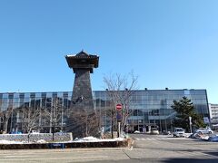 駅舎と大きな塔