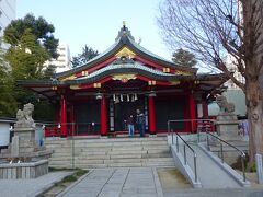 二宮神社（本社）勝運の神様で、平安時代、生田神社が大水害に見舞われ、布引山から今の生田神社の場所に移す時に一時、この神社に御神体を祀ったとされます。