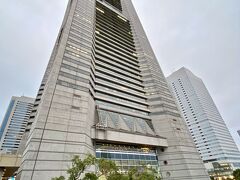 【横浜ロイヤルパークホテル（ランドマーク）に宿泊】

本日の宿泊は、この超高層ホテルです。