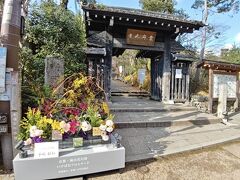 テクテク嵯峨嵐山駅から竹林を抜けて。。
先ずは常寂光寺へ来てみました。。

