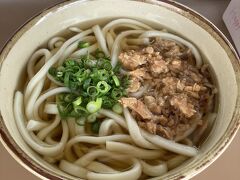 ゆふいんの森号を下車し、鳥栖で乗り換え
「鳥栖駅のホームにある立ち食いうどん屋がウマイんだよ！行きたい！」との要望。
えーーーーーーーーーーー・・・
人気らしいですが私はもう行かないかなという感じのうどんをちょっとだけ食べ、急いで乗り換えの列車に乗り帰宅しました
