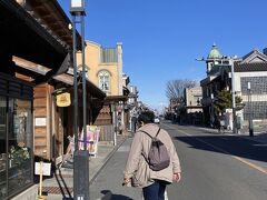 普通の街並みだったが、だんだんソレっぽくなってきた…

（※ 電線埋設もアタシ的には不自然に感じるが）