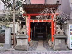 次は宝珠稲荷神社
昭和通りと並行して走る木挽町通りに宝珠稲荷神社があります。