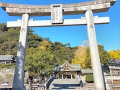 こちらは日本一の大きさといわれる石造りの大鳥居がある和霊神社。
