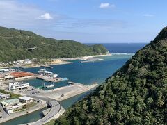 なかなかの眺めですが、渡嘉敷島の本当の美しさはこれからです。